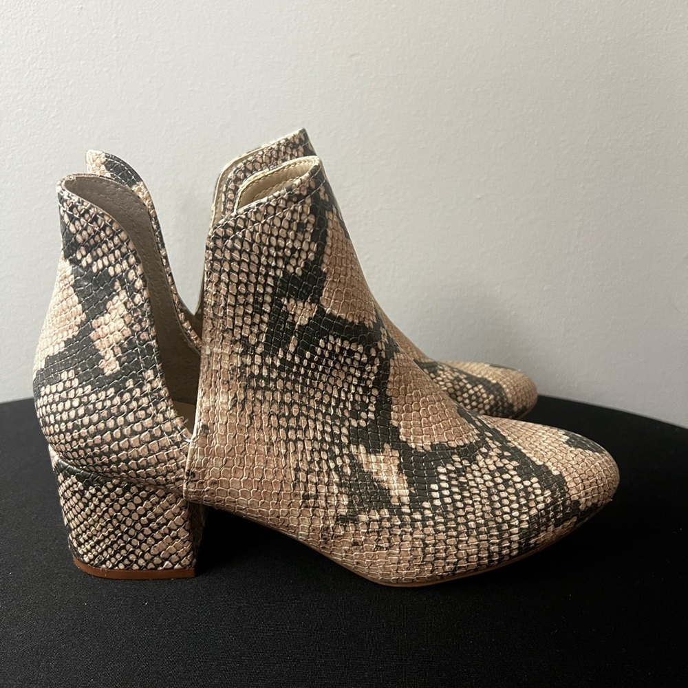 Steve Madden Beige and Black Snakeskin Ankle Boots - Picture 2 of 9